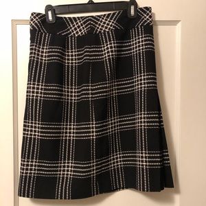 Black and white pencil skirt